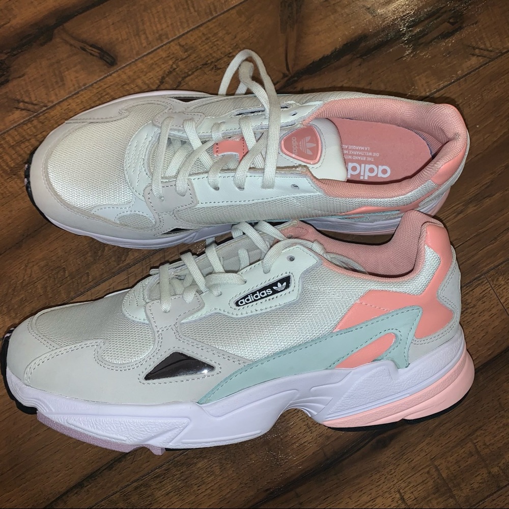ADIDAS FALCON